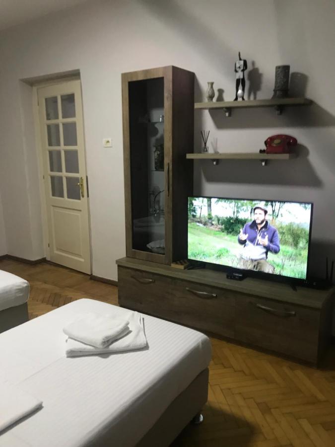 Proper House Iva Apartment Tirana Exterior photo